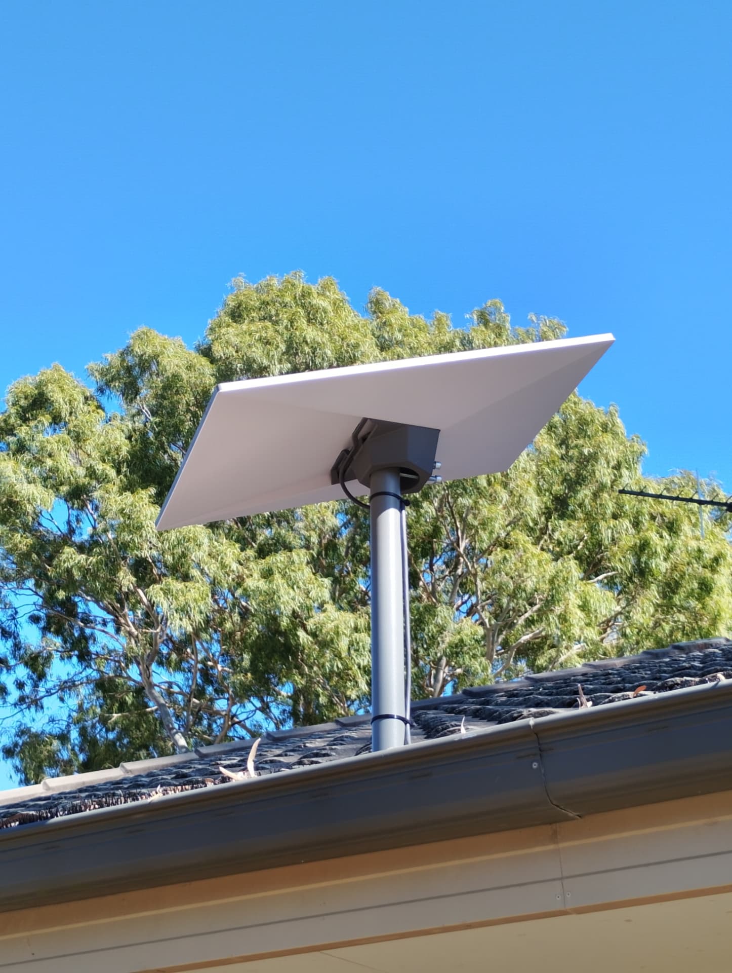 Starlink pole mount above the roofline
